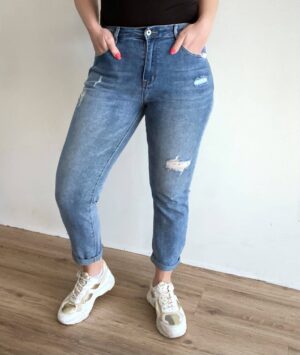 Damaged mom jeans