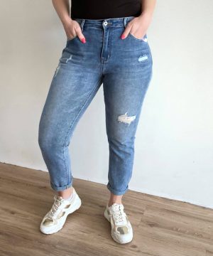 Damaged mom jeans